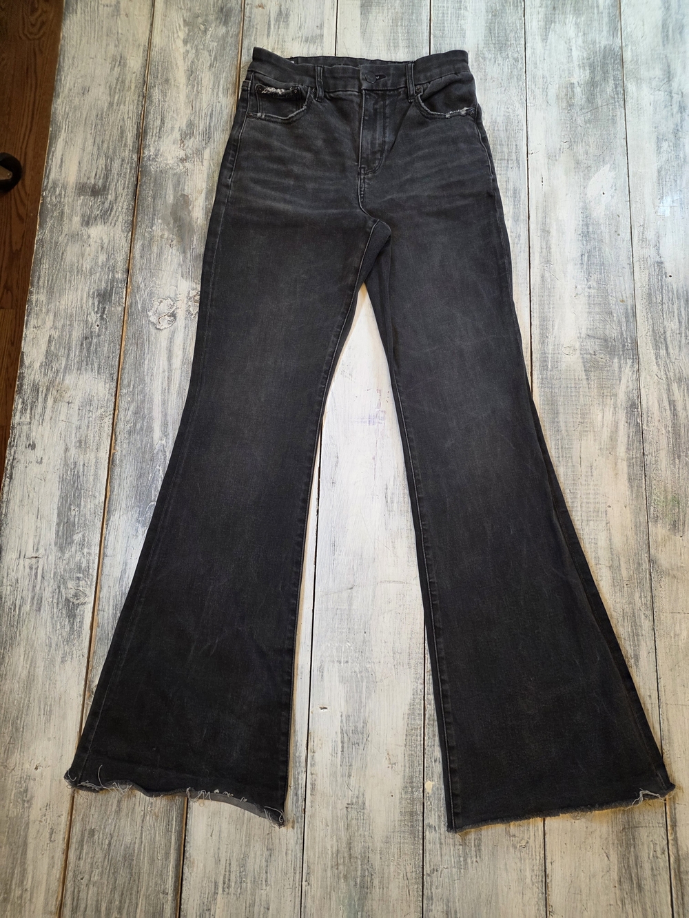 American Eagle Women's Black Curvy Super High-Rise Flare Jeans sz 2 with Raw Hem